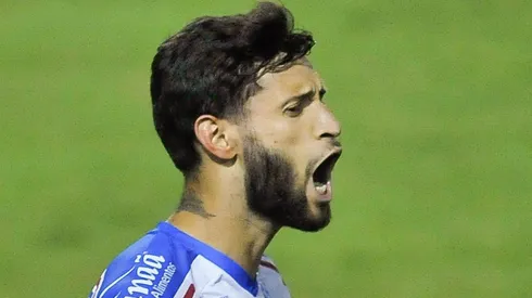 Foto: Jhony Pinho/AGIF - Juninho Capixaba tirou onda após a vitória.