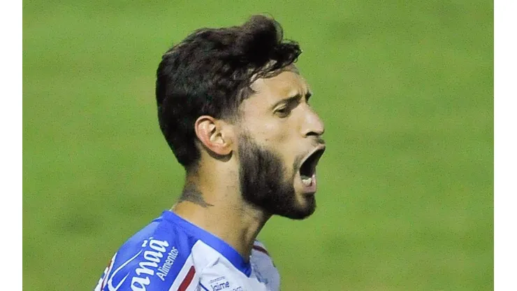 Foto: Jhony Pinho/AGIF - Juninho Capixaba tirou onda após a vitória.