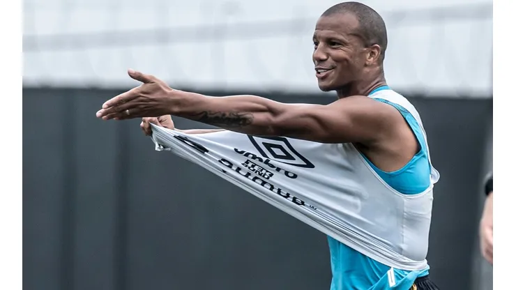 Foto: Ivan Storti/Santos FC - Carlos Sánchez brincou com Ângelo sobre jejum do Menino da Vila em jogos em casa