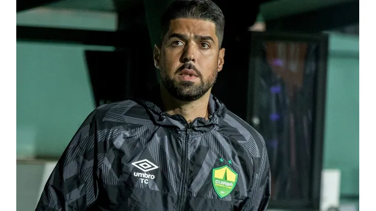Foto: Robson Mafra/AGIF - António Oliveira comentou má fase do Cuiabá
