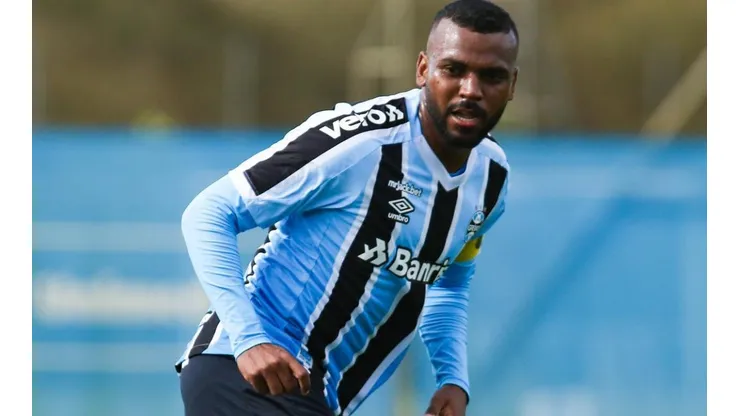 Foto: Renan Jardim/Grêmio/Divulgação - Léo Gomes: lateral foi destaque em goleada do time de transição