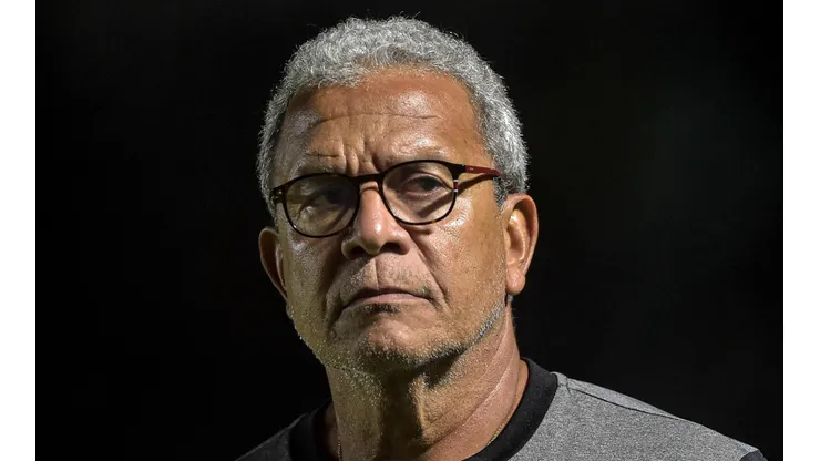 Foto: Thiago Ribeiro/AGIF - Hélio dos Anjos possui vasta experiência como técnico.