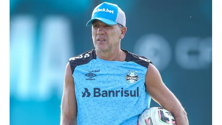 Foto: Lucas Uebel/Grêmio/Divulgação - Renato Portaluppi: treinador liberou jogador para tratar lesão após acesso