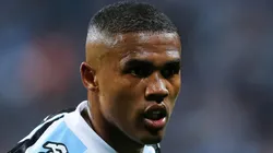 Foto: Pedro H. Tesch/AGIF - Douglas Costa revela bastidores de sua passagem no Imortal
