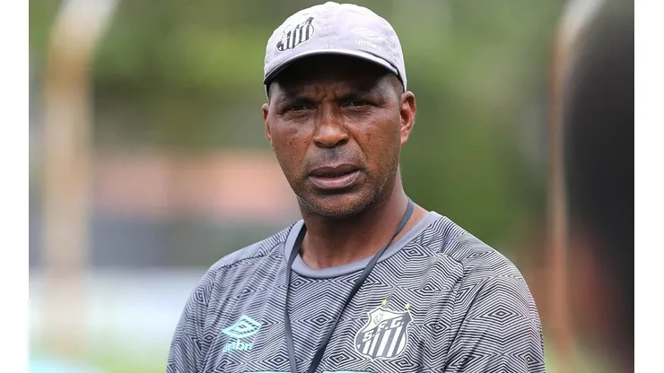 Foto: Pedro Ernesto Guerra Azevedo/Santos FC/Divulgação - Orlando Ribeiro: treinador interino optou por barrar defensor
