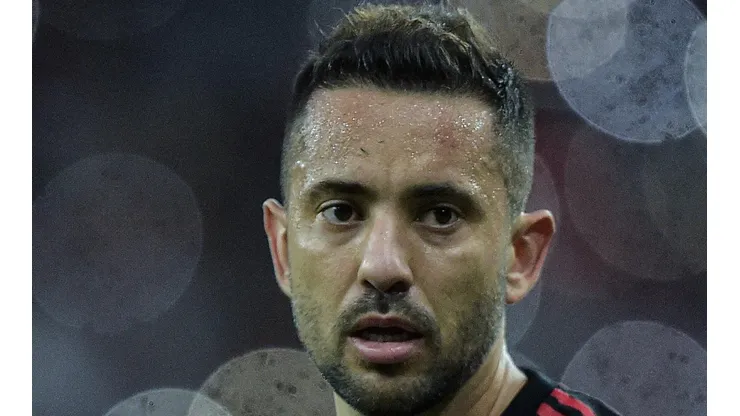 "A gente sabe...”; Everton Ribeiro manda clubismo embora e se rende ao Vasco
