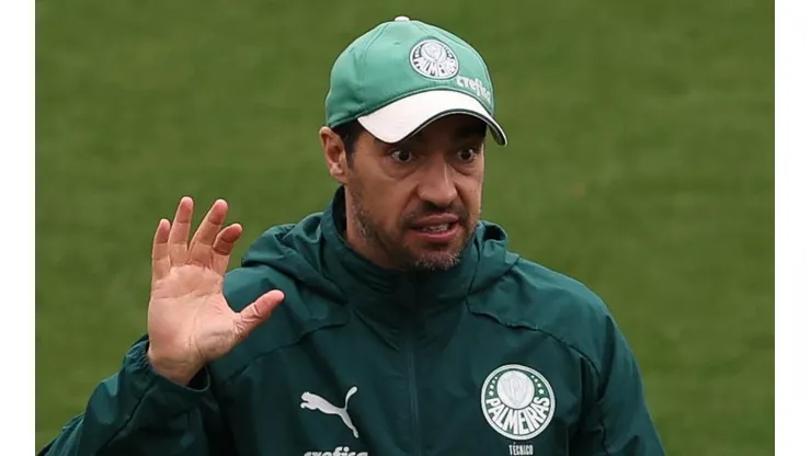 Foto: Cesar Greco/SEP - Abel vai fazendo os ajustes finais.
