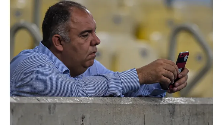 Foto: Thiago Ribeiro/AGIF - Flamengo, com Marcos Braz, monitora Agustín Almendra, alvo de longa data do Santos