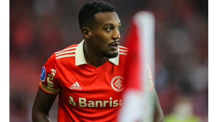 Foto: Pedro H. Tesch/AGIF - Edenilson não deve permanecer no Inter para 2023
