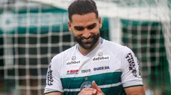 Foto: Gabriel Machado/AGIF - Léo Gamalho: atacante está novamente à disposição no Coritiba