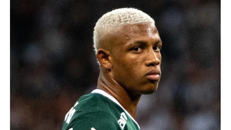 Foto: Alessandra Torres/AGIF - Danilo e mais um são blindados no Verdão