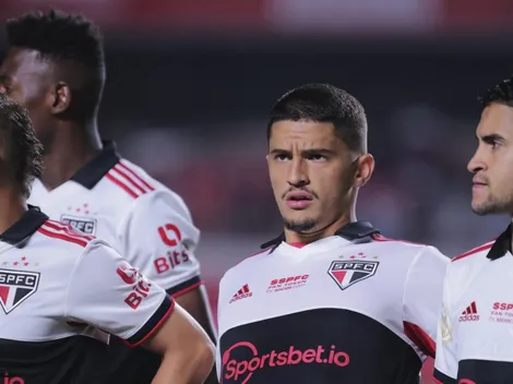 "Ainda mais que deu o passe para o gol..."; Menon 'aponta' possível mudança de Ceni com meio-campista 'desconfiado' pela torcida 