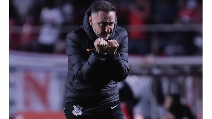 Ettore Chiereguini/AGIF - Vítor Pereira no comando do Corinthians.