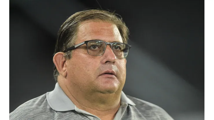 Thiago Ribeiro/AGIF. Guto Ferreira trabalha para manter o Coritiba na Série A