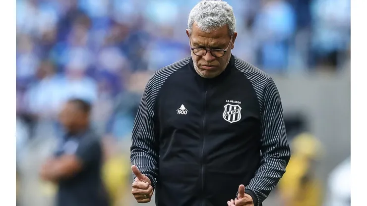 Pedro H. Tesch/AGIF - Hélio no comando da Ponte Preta.