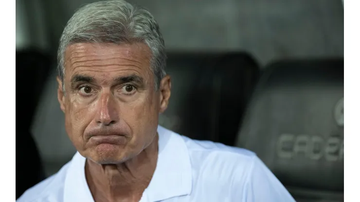 Foto: Jorge Rodrigues/AGIF - Sem espaço com Luís Castro, defensor pode deixar o Botafogo