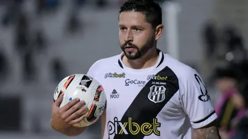 Foto: Álvaro Jr./PontePress - Élvis chegou junto ao Goiás já na metade do ano.