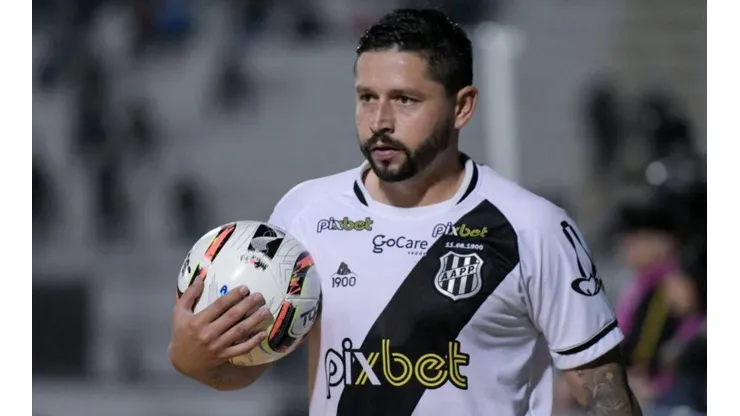 Foto: Álvaro Jr./PontePress - Élvis chegou junto ao Goiás já na metade do ano.