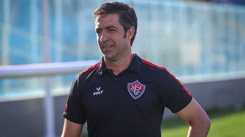 Foto: Lucas Emanuel/AGIF - O técnico João Burse