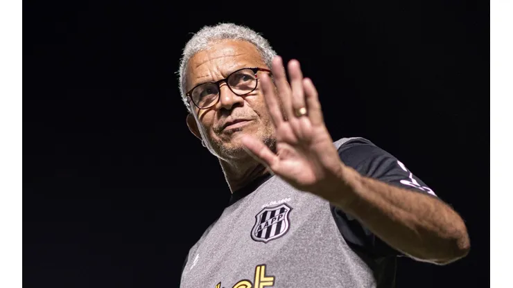 Jorge Rodrigues/AGIF - Hélio no comando da Ponte.
