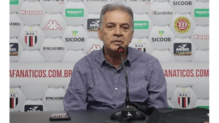 José Bazzo/Agência Botafogo. Paulo Pelaipe deixou entrevista após ser questionado sobre um possível afastamento com a torcida tricolor