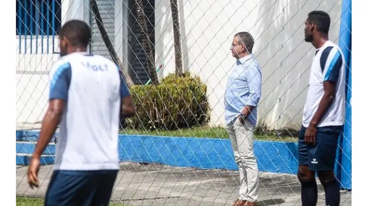 Foto: Morgana Oliveira/CSA - Raimundo Tavares conversou com jogadores do CSA