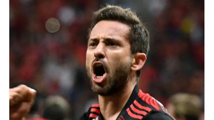 Everton Ribeiro atuou no Coritiba (Foto: Mateus Bonomi/AGIF)