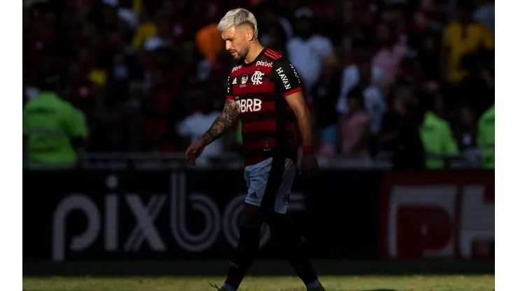 Jorge Rodrigues/AGIF - Arrascaeta em ação pelo Flamengo.