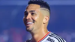 Luciano com a camisa do São Paulo (Foto: Marcello Zambrana/AGIF)