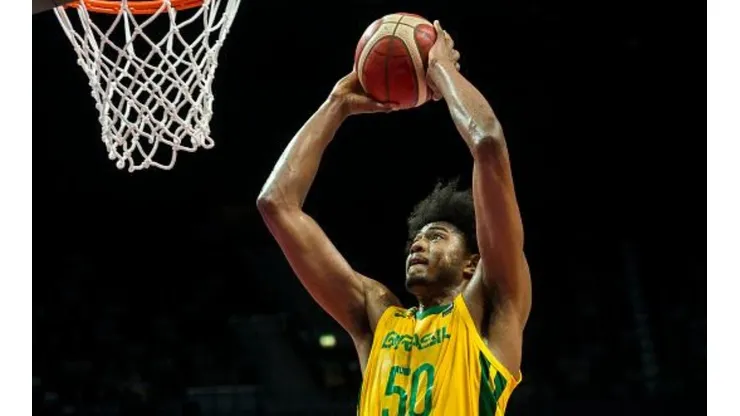 Caboclo vestindo a camisa da Seleção