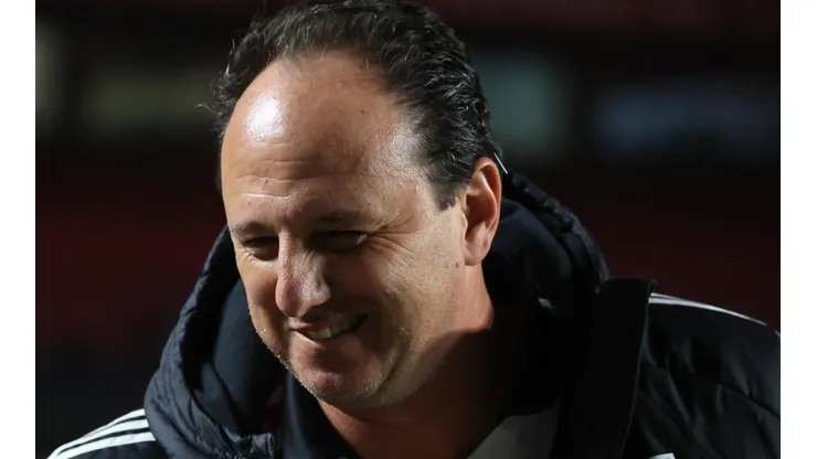Rogério Ceni quer lateral do Coritiba (Foto: Marcello Zambrana/AGIF)