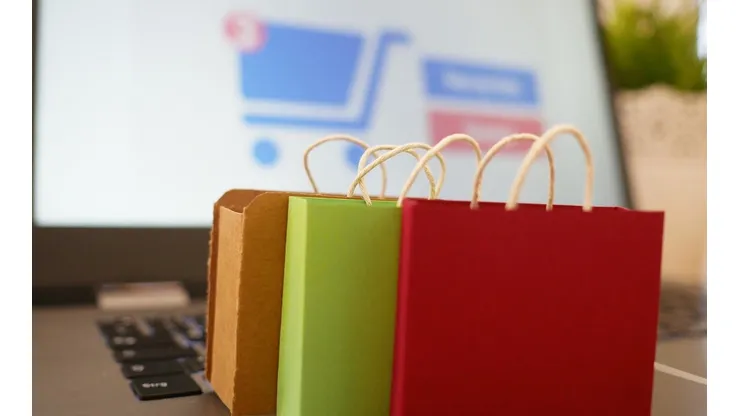 Fundador da Shopee se propõe a ficar sem salário até empresa equilibrar as contas, afirma site. Foto: Pixabay.