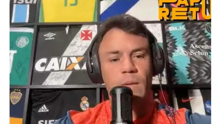Kleber Gladiador entrega medalhão que time do Flamengo se treme de medo
