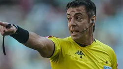 Foto: Thiago Ribeiro/AGIF - Raphael Claus: atuação do árbitro irritou os dois times no Fla-Flu