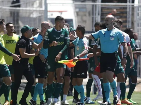 "Aí ele vai lá e..."; Pedro Raul 'fica pistola' com árbitro por cartão polêmico em jogo do Goiás