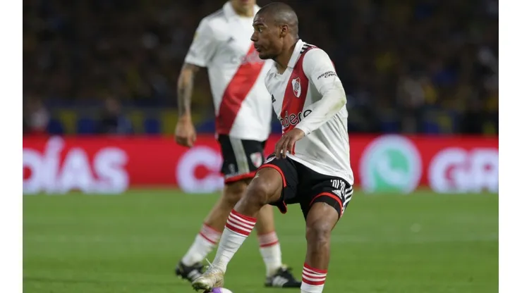 Daniel Jayo / Correspondente / Getty Images - De La Cruz em ação pelo River.