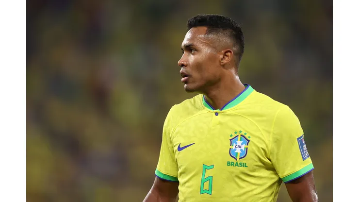 Alex Sandro negocia com o Grêmio