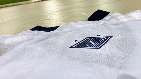 Foto: Divulgação Independiente – Nova camisa do Independiente.