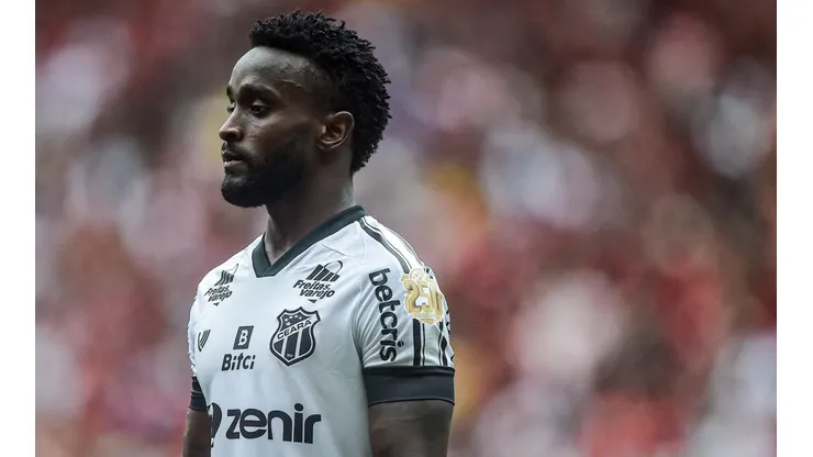 Foto: Thiago Ribeiro/AGIF - Stiven Mendoza recebeu proposta do exterior, mas Ceará fechou a porta