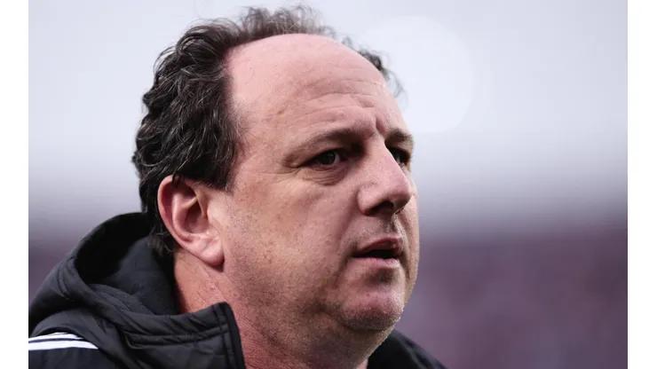 "Faça ligação, Rogério Ceni"; Torcida do São Paulo faz campanha para pagar R$ 500 mil a titular do Fla