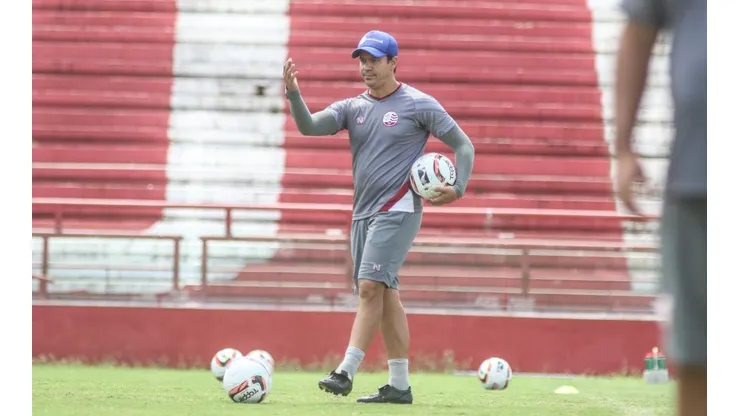 Foto: Flickr do Náutico - Dado comandando treino do Timbu.