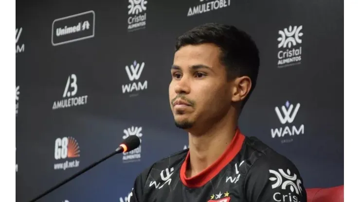 Bruno Corsino/ACG/ "Manter a cabeça fria"; Arthur Henrique fala sobre momento delicado do Atlético-GO no Brasileirão.