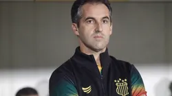 Rogério Capela/AGIF. Léo Condé tem decisões para tomar no setor defensivo do Sampaio