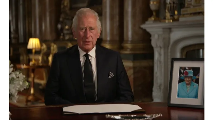 Charles III pode abdicar nos próximos dias, segundo previsão de vidente