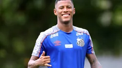 FOTO: PEDRO ERNESTO GUERRA AZEVEDO/Santos FC - Arthur Gomes, ex-Santos, brilhou nesta 3ª feira na Champions com golaço diante do Tottenham, em Lisboa