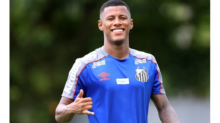 FOTO: PEDRO ERNESTO GUERRA AZEVEDO/Santos FC - Arthur Gomes, ex-Santos, brilhou nesta 3ª feira na Champions com golaço diante do Tottenham, em Lisboa
