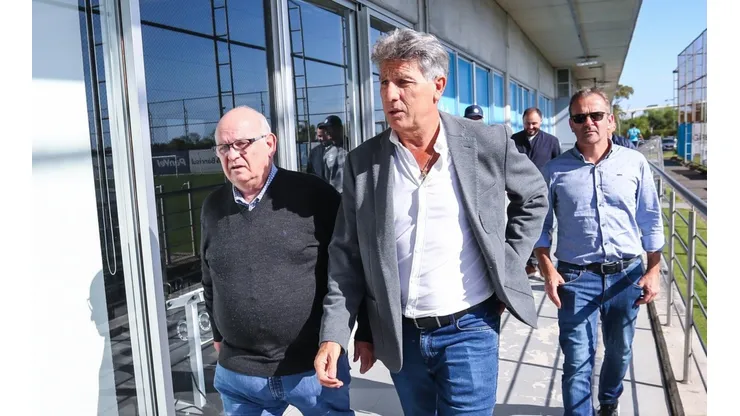 Foto: Lucas Uebel/Grêmio/Divulgação - Bolzan e Renato: Grêmio pode negociar jogador que custou caro