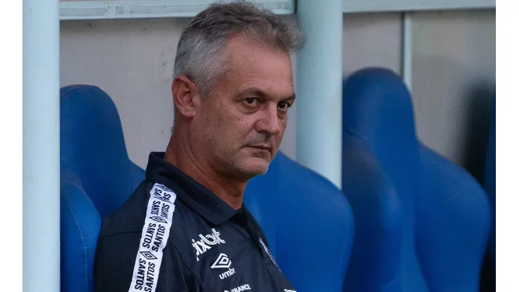 Foto: Gil Gomes/AGIF - Lisca vai trocar o preto pelo azul ao comandar o Avaí até o fim do Campeonato Brasileiro