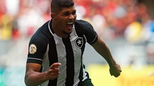 Foto: Vitor Silva/Botafogo - Erison foi cedido pelo Botafogo ao Estoril e já estreou como titular balançando as redes em Portugal