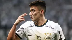 Gustavo Mantuan com a camisa do Corinthians (Foto: Marcello Zambrana/AGIF)